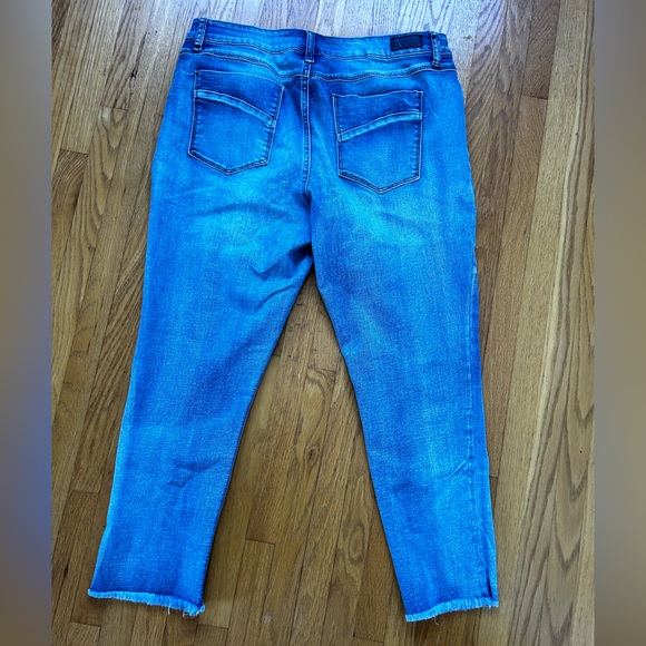 Cropped faded stretch jeans - Picture 4 of 4